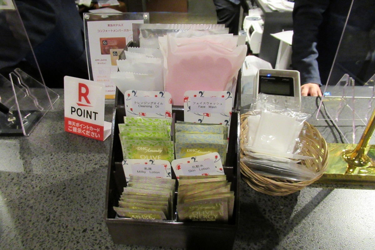 カウンター上には女性用のアメニティ