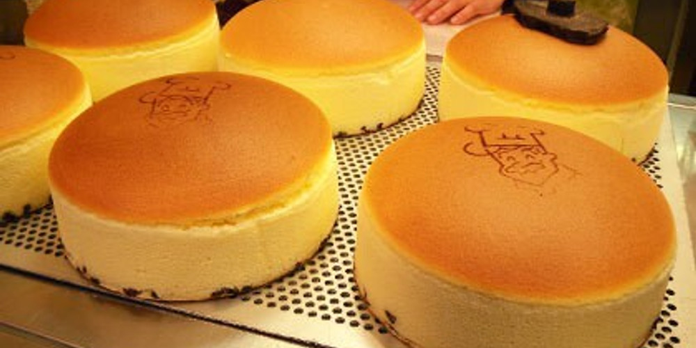大阪名物 りくろーおじさんの店 の焼きたてチーズケーキが恋しい Icotto イコット
