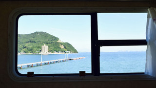 トレーラーハウスB