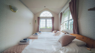 エコノミー トリプルルーム シングルベッド 3 台 パーシャルシービュー