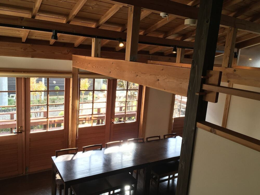 客室内のダイニングエリア