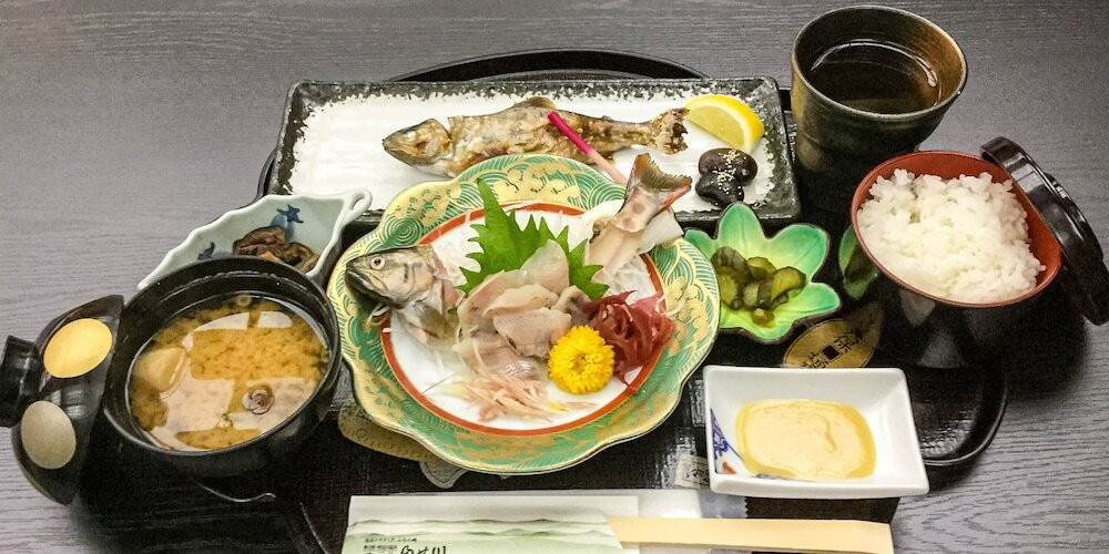 旅館のお食事処