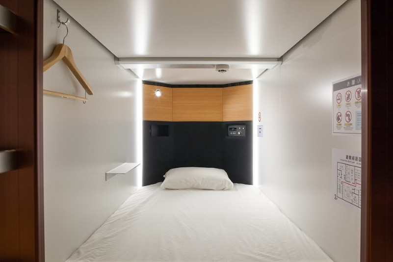 キレイなカプセルホテルで心地いい！3913906