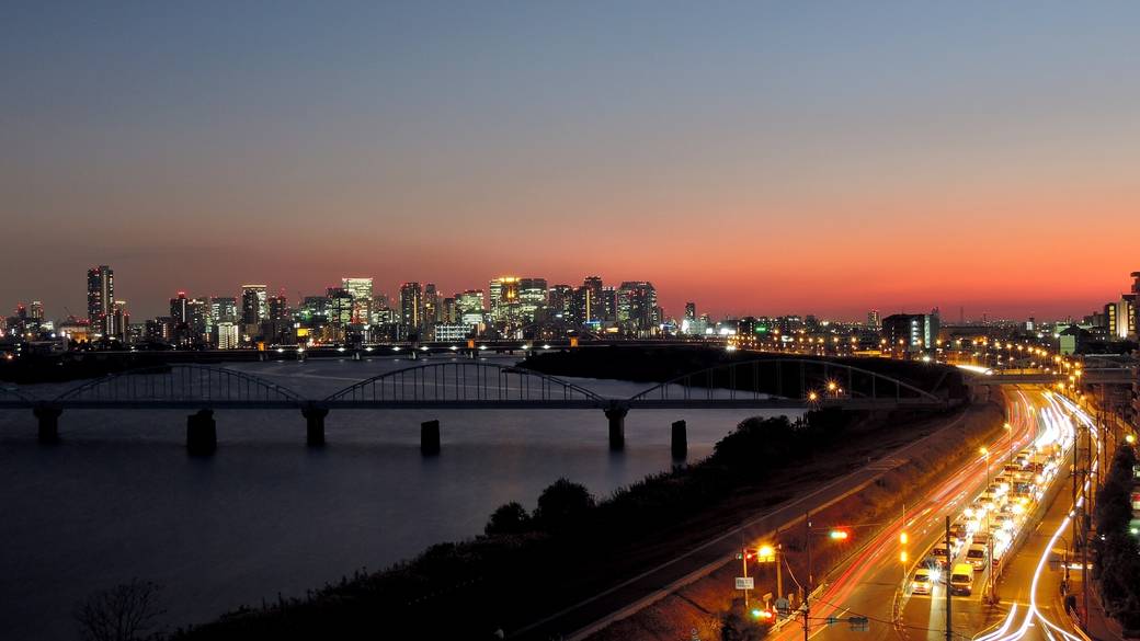 新大阪駅周辺の夜の風景 / 1