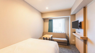 ［リニューアル］コンフォート + ソファダブルルーム 喫煙可（2 名利用時はソファとして、 3 名利用時のみソファベッド利用可能）