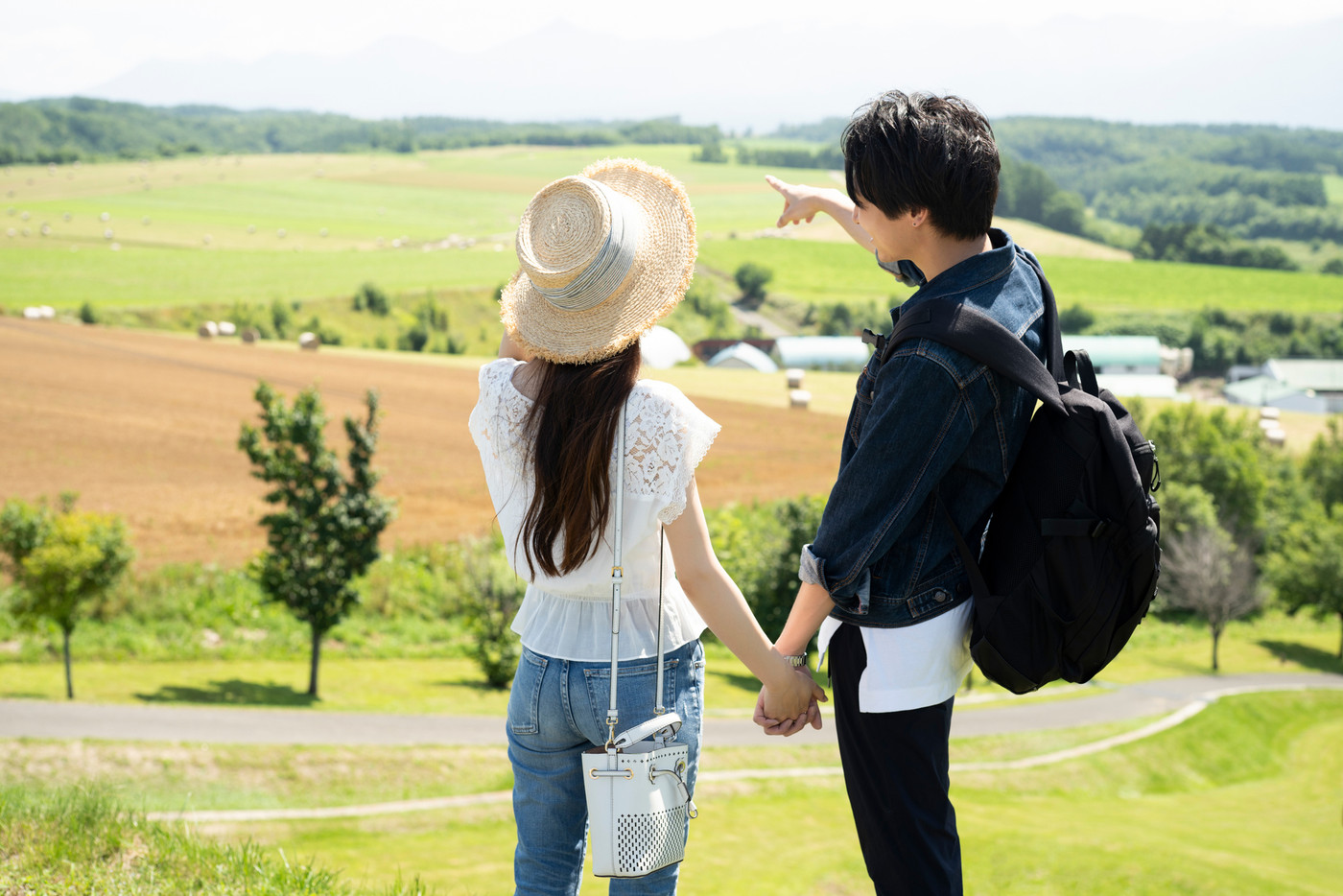 北海道の風景とカップル