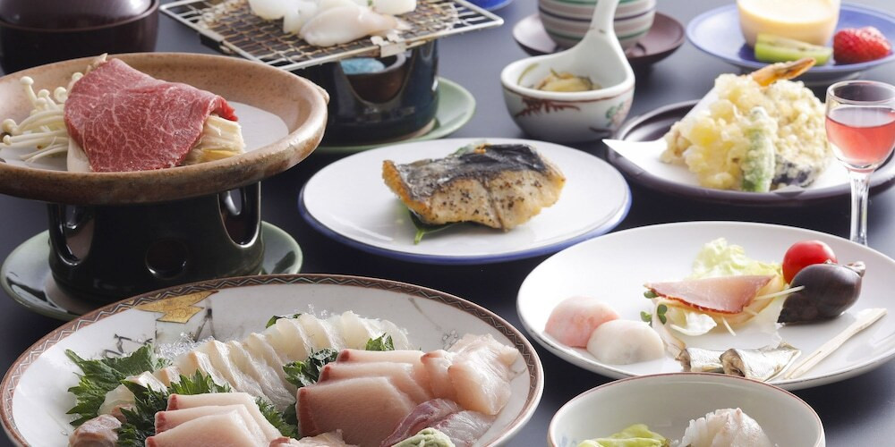 旅館のお食事処