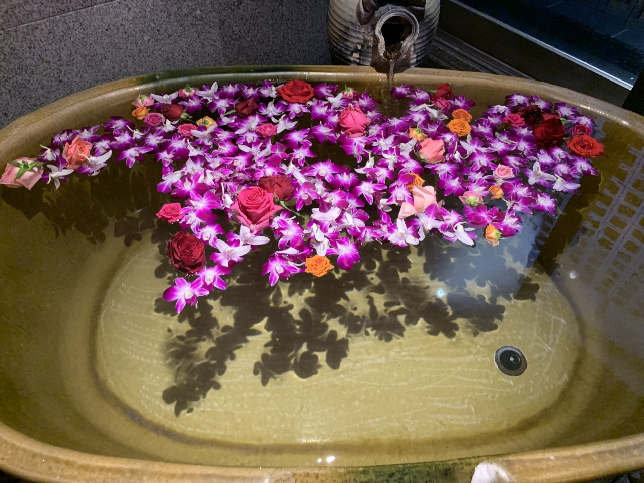 貸切露天風呂で夢のバラ風呂、フルーツ風呂を満喫♡4070746