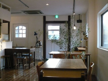 「コウシャ」内観 419593 シブ目の店内