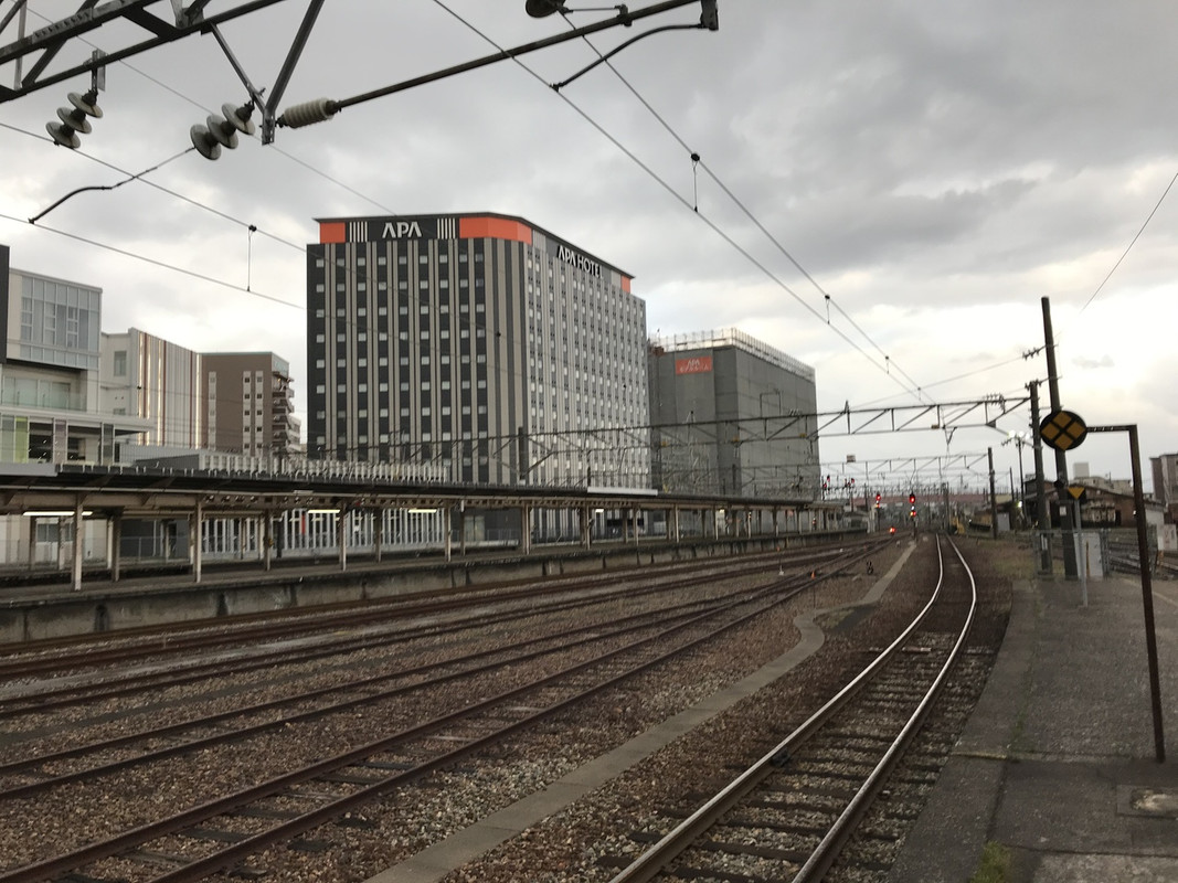 高岡駅ホームより