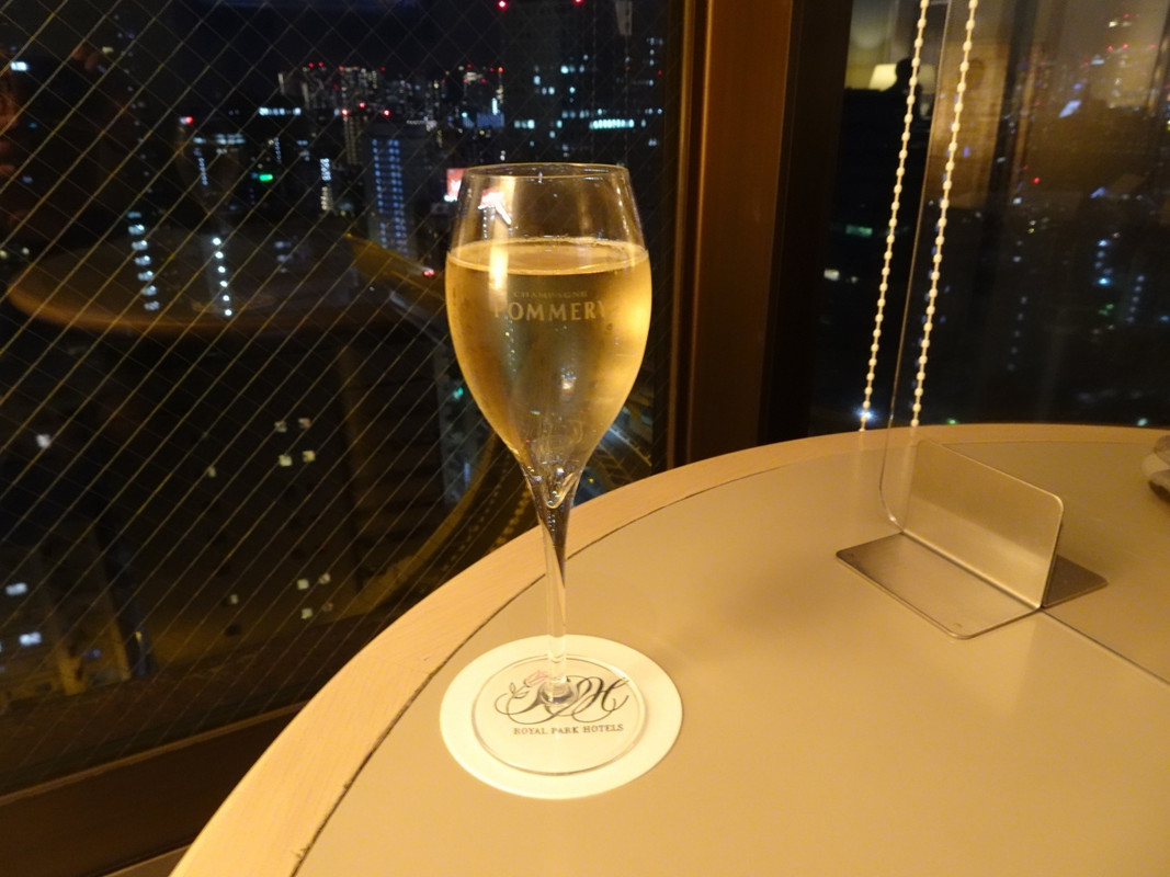 カクテルタイムのシャンパンはポメリー♪