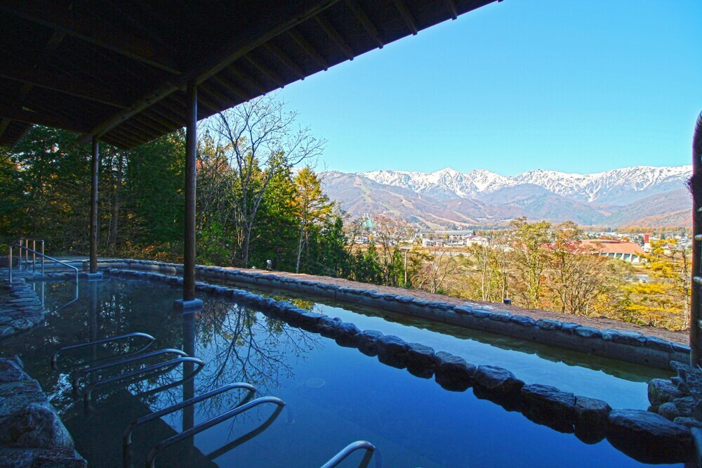 雄大な北アルプスを一望できる「わらび平の湯」3475333