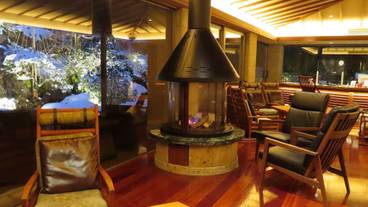 フロントロビー / 3