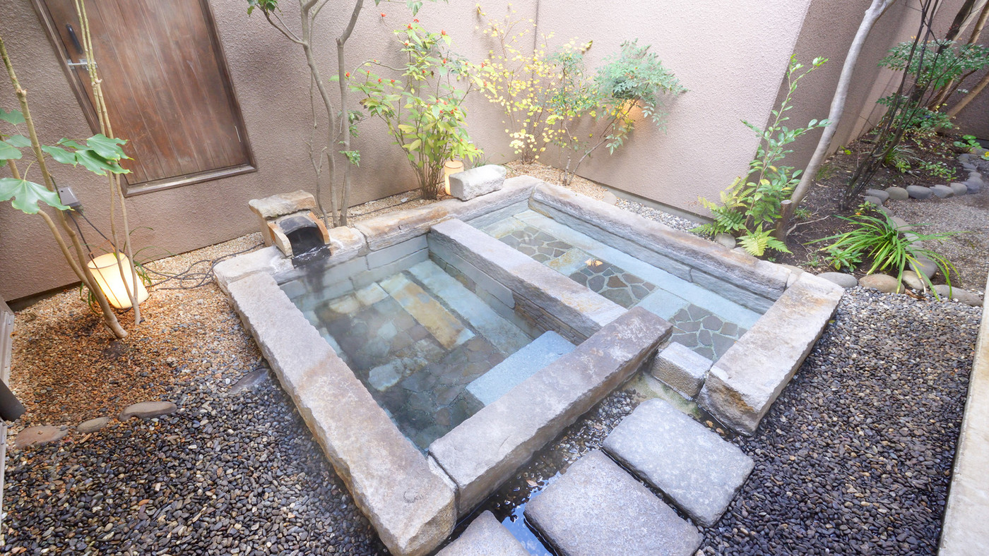 1日8室限定の宿で気の向くまま温泉に 4254771