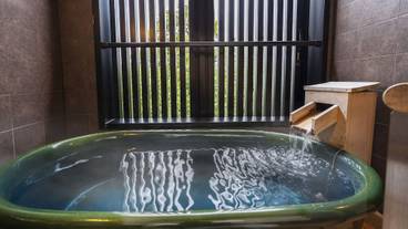 客室 / 8