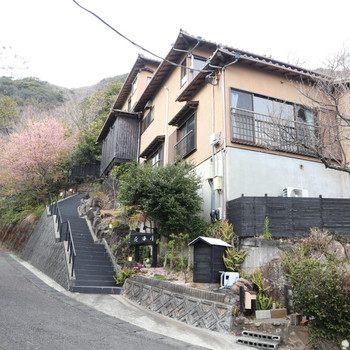 露天風呂や岩風呂で温泉につかり、個室で食事できる客室がおすすめ3392573