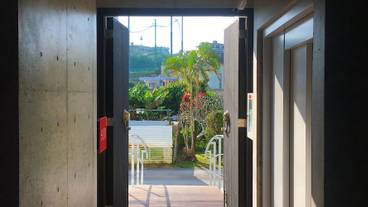 内部エントランス / 2