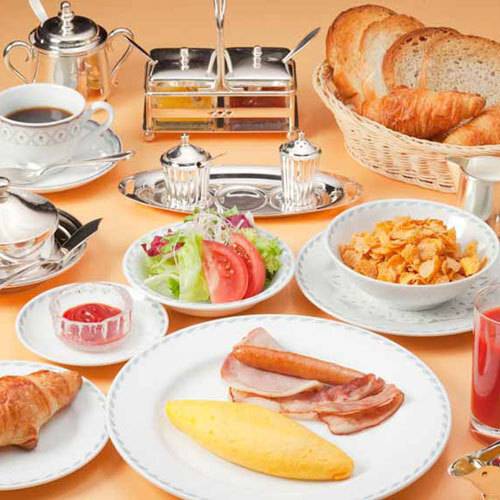 伝統のオムレツに
心華やぐ朝食 / 1