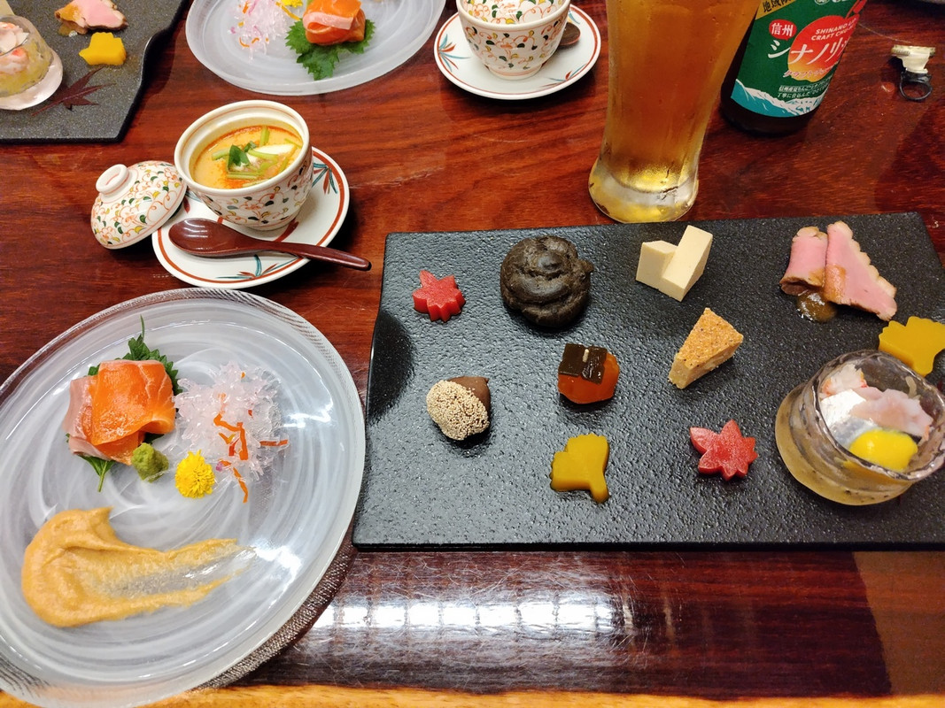 夕食の前菜とお造り