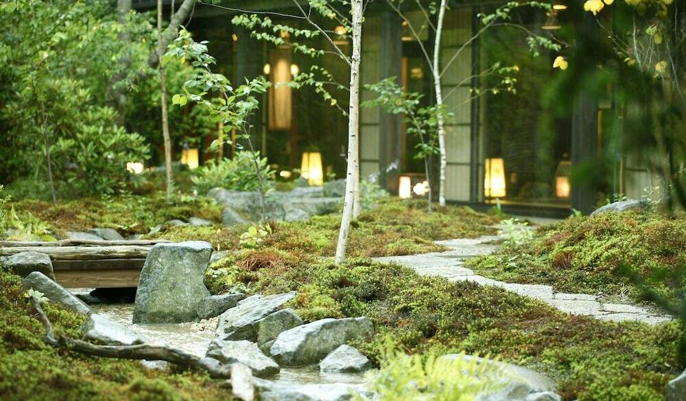 中庭 / 1