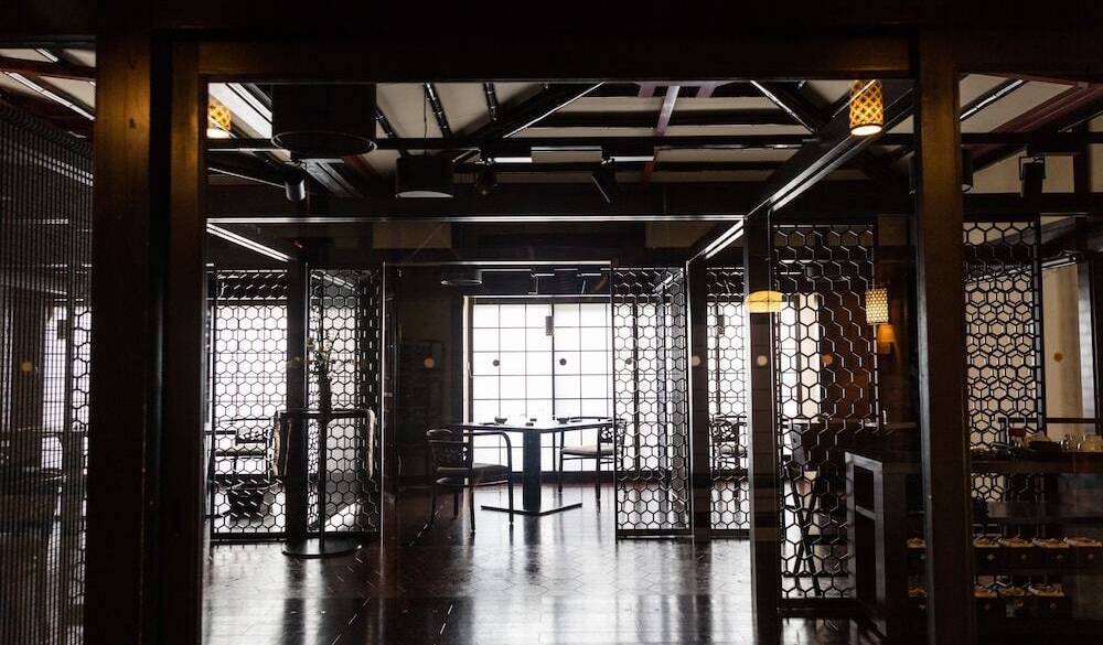 軽く仕切られたお食事処 / 5