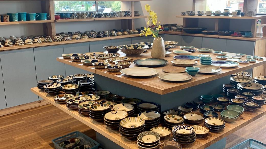 「やちむんの里」で
沖縄の陶芸に触れる
 / 3