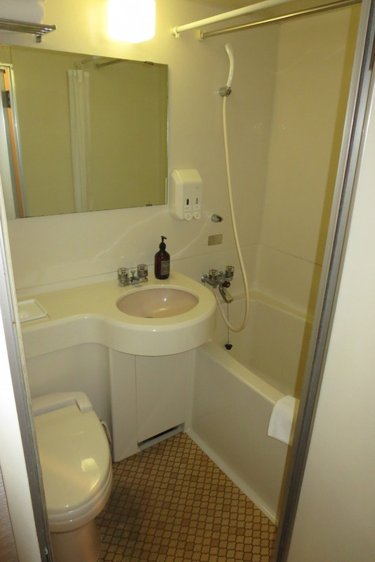 風呂・洗面・トイレはビジネスホテルの様なユニットタイプです。