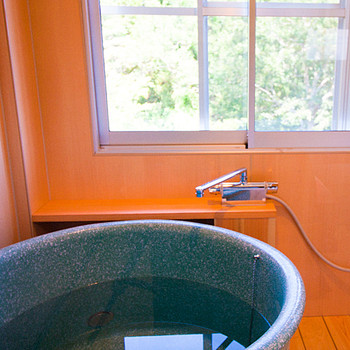 観光名所「阿波の土柱」のすぐ近く。ラドン温泉で知られるお宿3359670