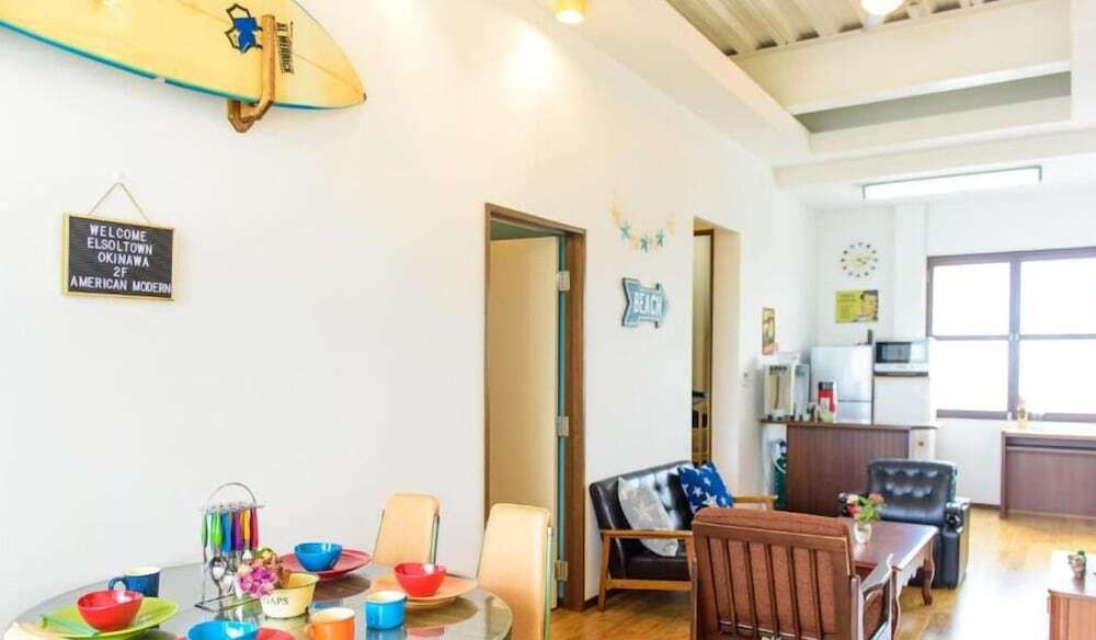 客室内のダイニングエリア