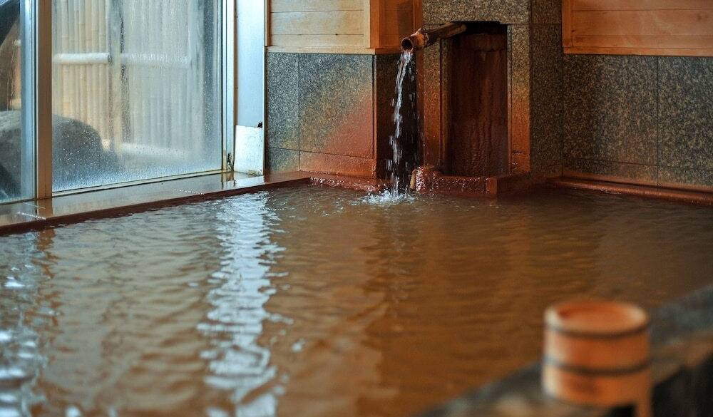 15～24時、6～11時営業 / 4