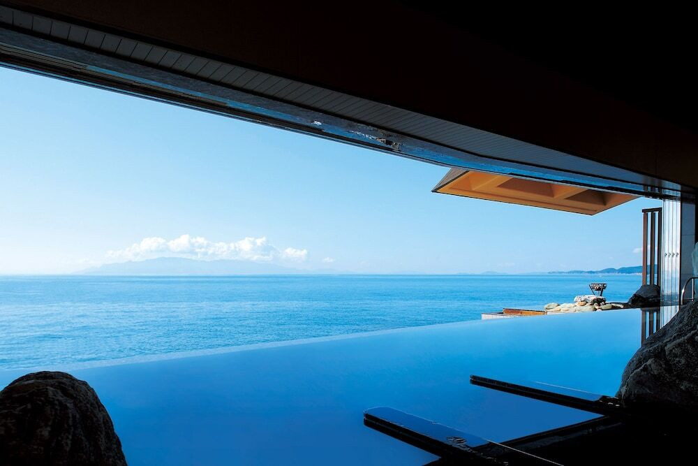 海と空の絶景が眺められる宿3457320