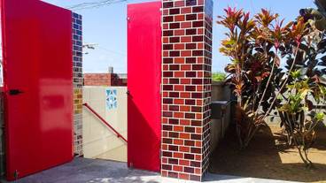 施設の入り口 / 16