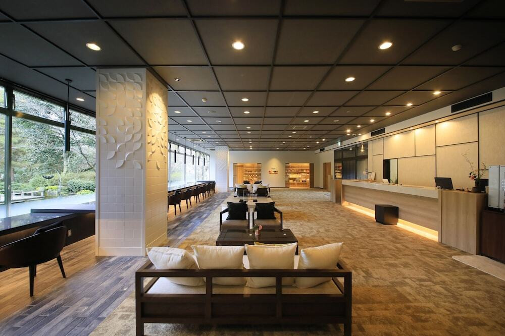 ロビーラウンジ