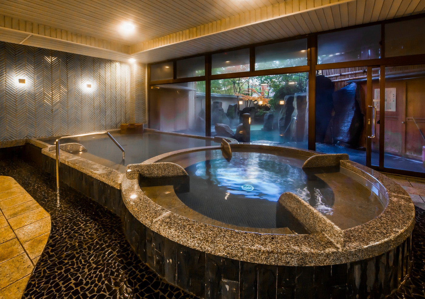 開放感抜群の温泉につかってリラックス4022989