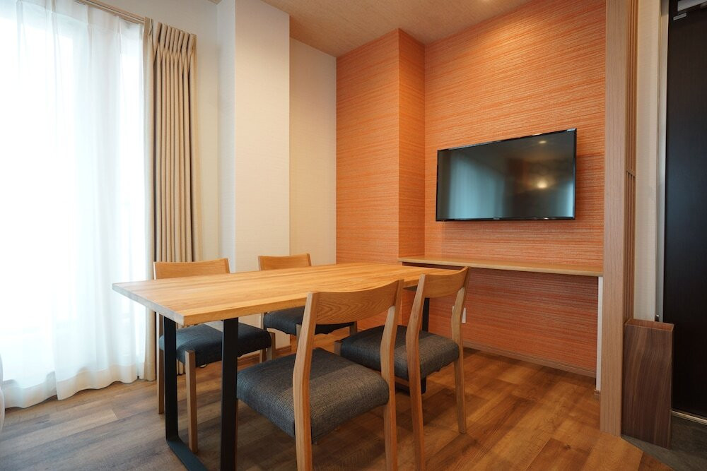 客室内のダイニングエリア