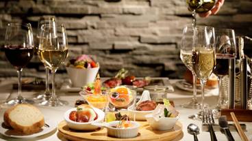 レストラン夕食① / 1