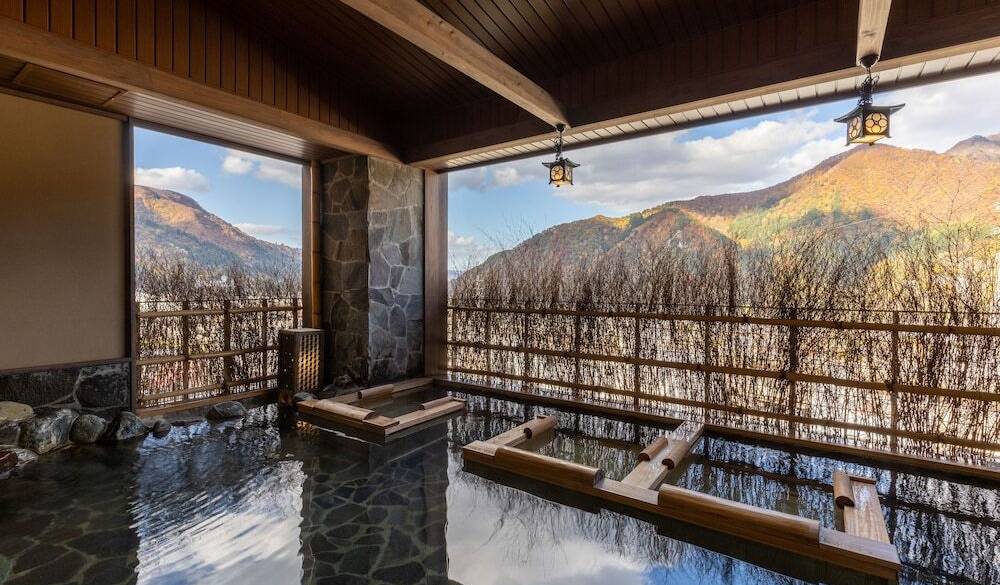 大浴場「花山の湯」 露天風呂① / 3