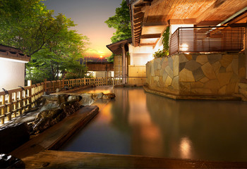 山々を眺めながら”黄金の湯”を贅沢に源泉かけ流し！4025445