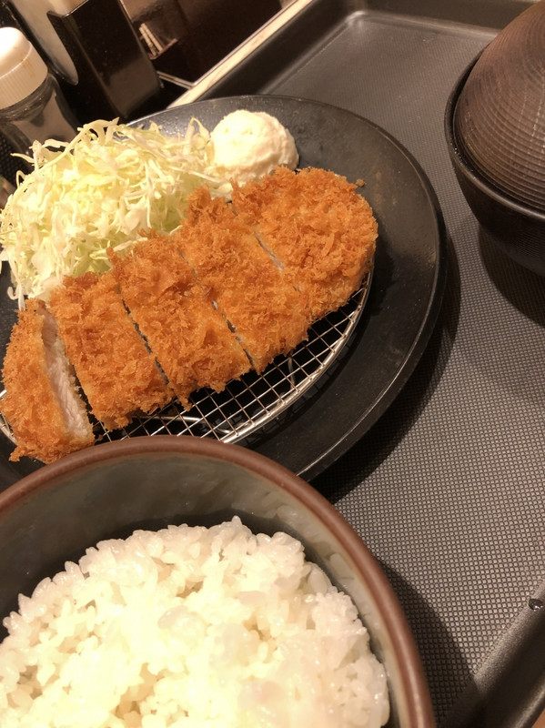 初日の朝食「とんかつ定食」