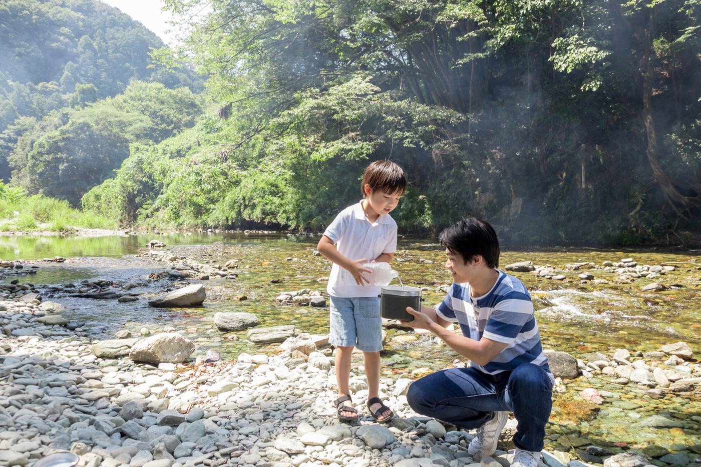 川原でBBQ　飯盒準備