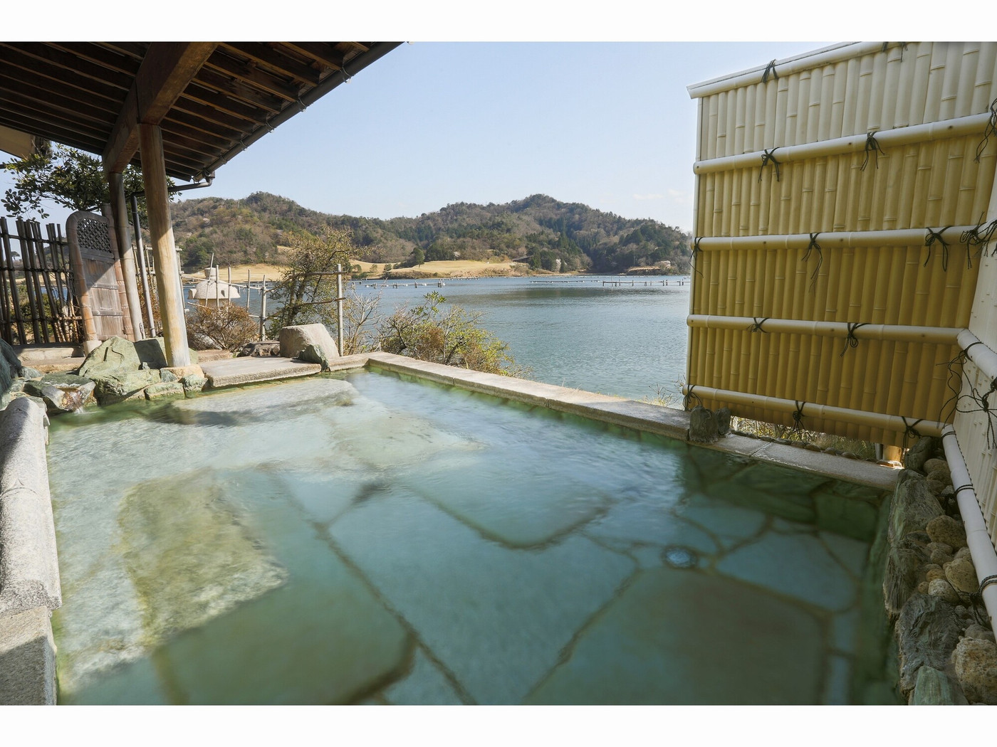 海に面した静かな宿。久美浜湾を全客室から一望できる3421693