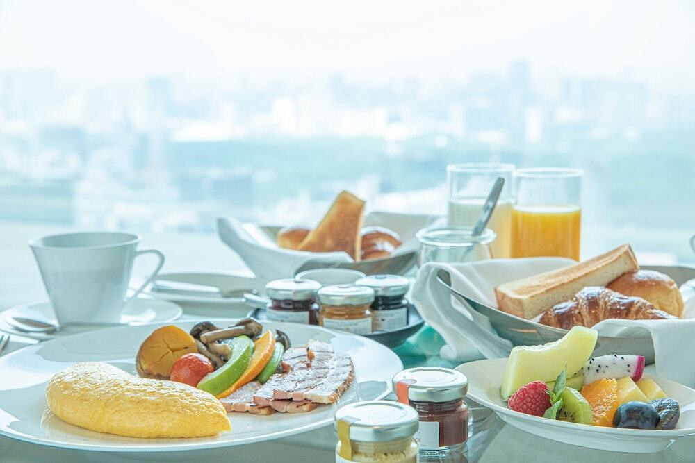 夜景ビューのラウンジバーで2人の記念日をお祝い4044254