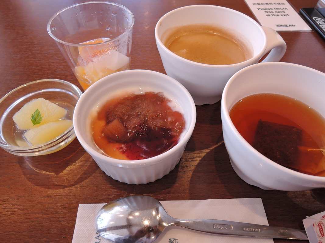 ブッフェ式の朝食　デザートも充実