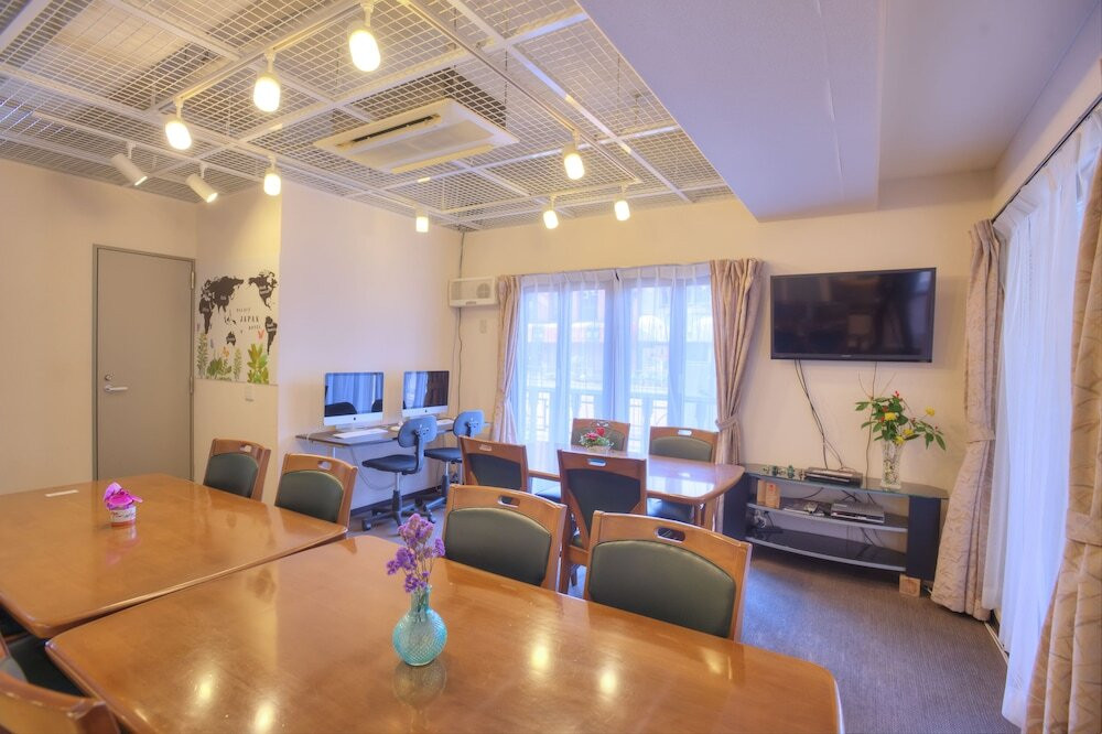 客室内のダイニングエリア