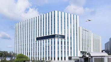 天空橋駅とホテル外観 / 2