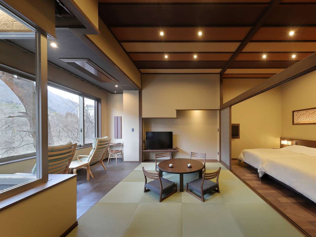 温泉内風呂付和洋室 ベッドルーム