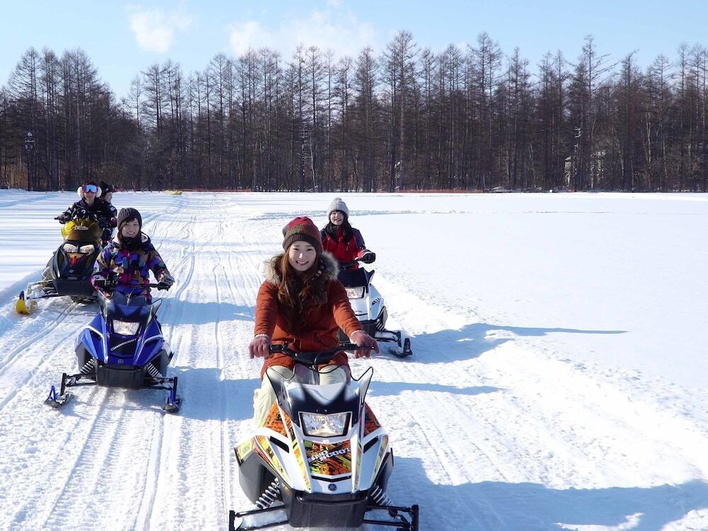 スノーモービル