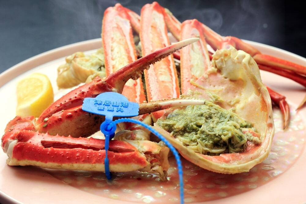 創業60余年の鮮魚店を営むご主人が、松葉ガニなどの魚介を厳選！3461554