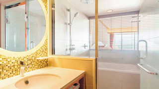 ルーム シングルベッド 2 台 バルコニー タワー(パーシャル ツイン)