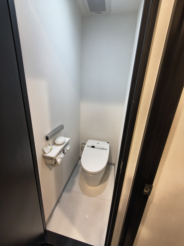 トイレは奥行きがあり広く感じる